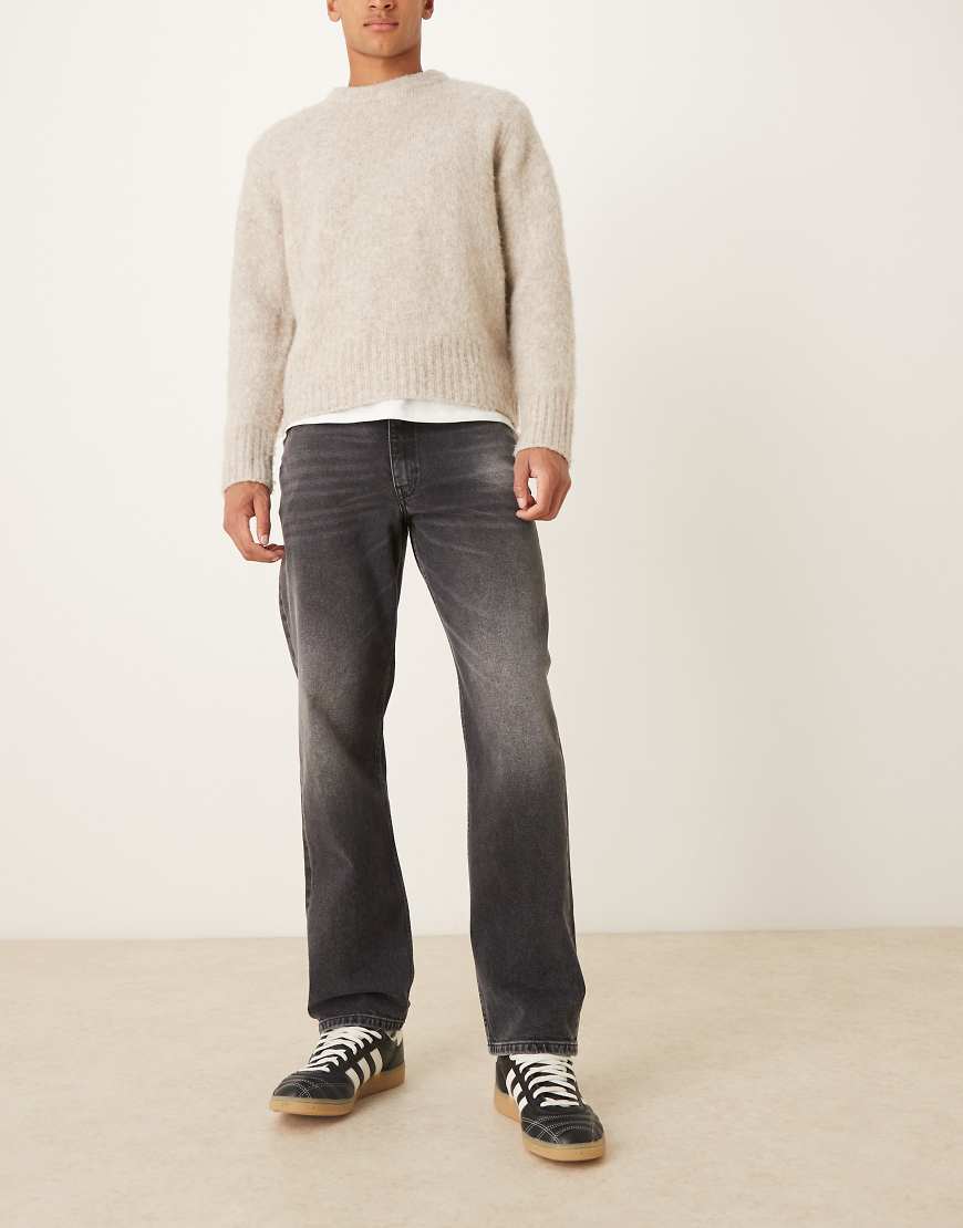ASOS DESIGN - Jeans in verwaschenem Schwarz mit geradem Schnitt von ASOS DESIGN
