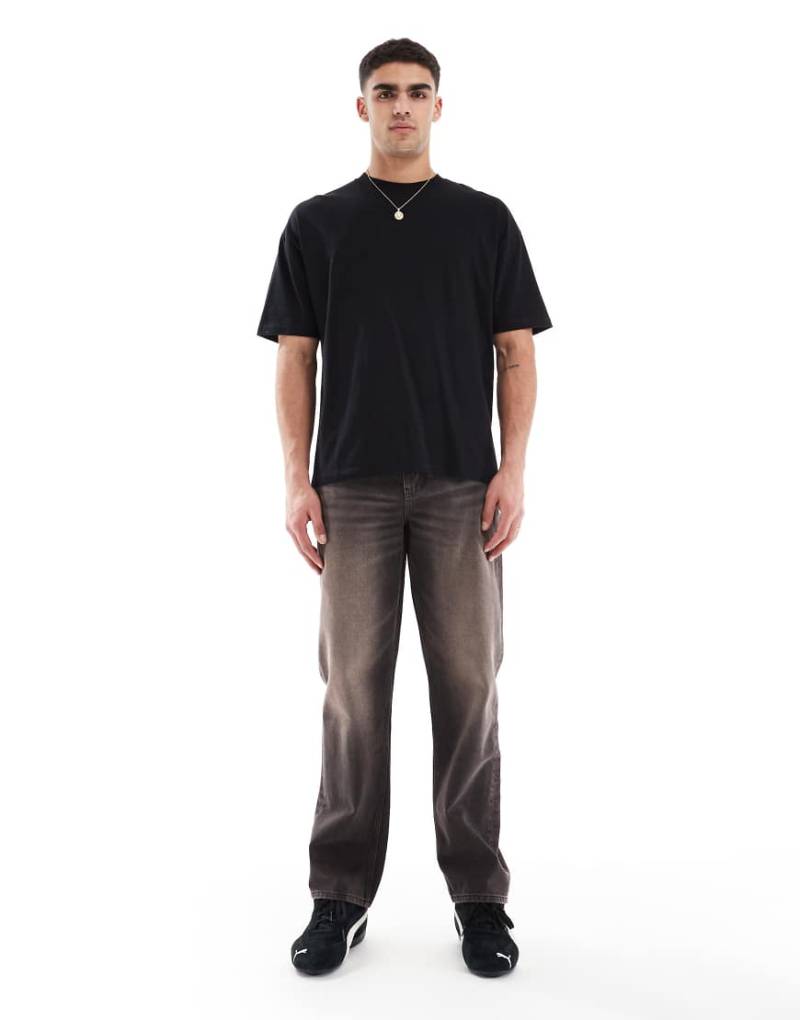 ASOS DESIGN - Jeans in verwaschenem Schwarz mit Farbstich und geradem Bein von ASOS DESIGN