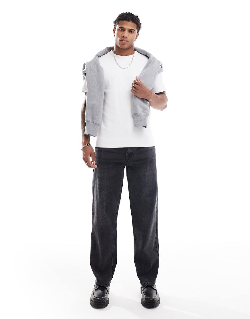 ASOS DESIGN - Jeans in verwaschenem Schwarz mit geradem Schnitt von ASOS DESIGN
