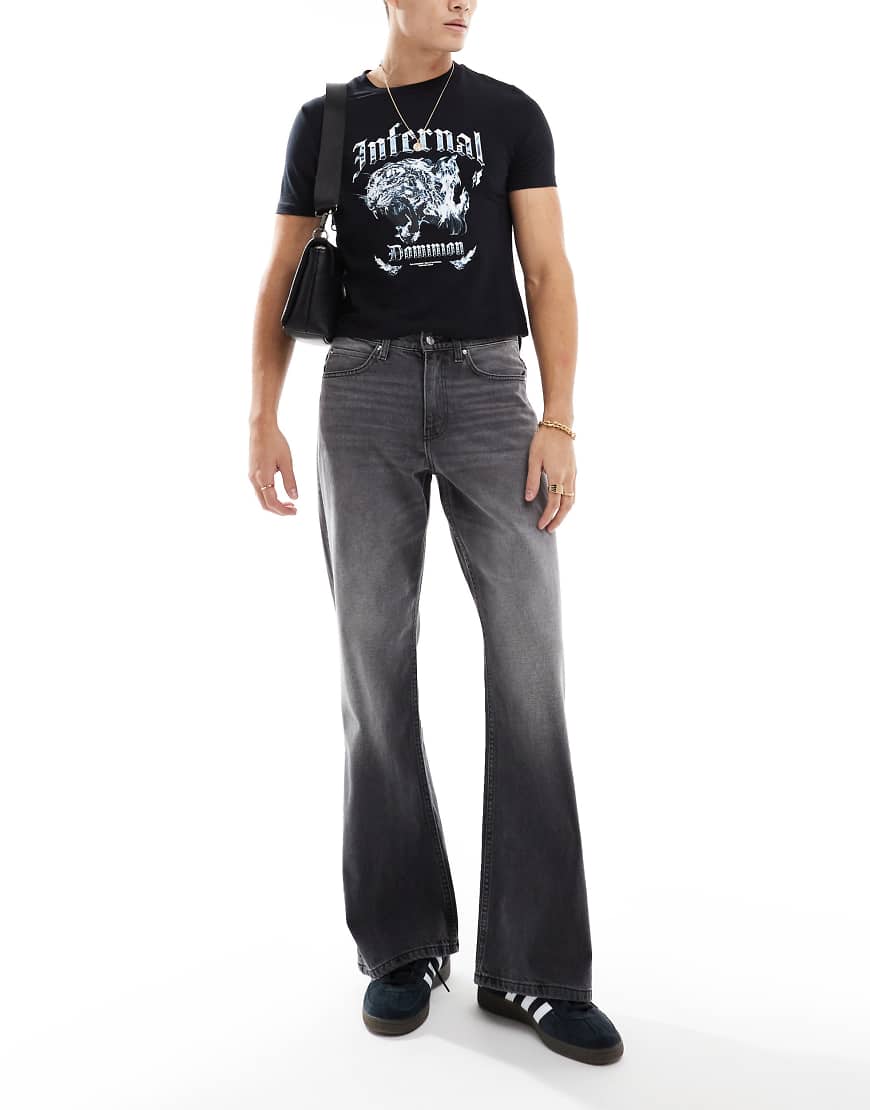 ASOS DESIGN - Jeans in verwaschenem Schwarz mit weitem, ausgestelltem Schnitt ASOS DESIGN - Jeans in verwaschenem Schwarz mit weitem, ausgestelltem Schnitt von ASOS DESIGN