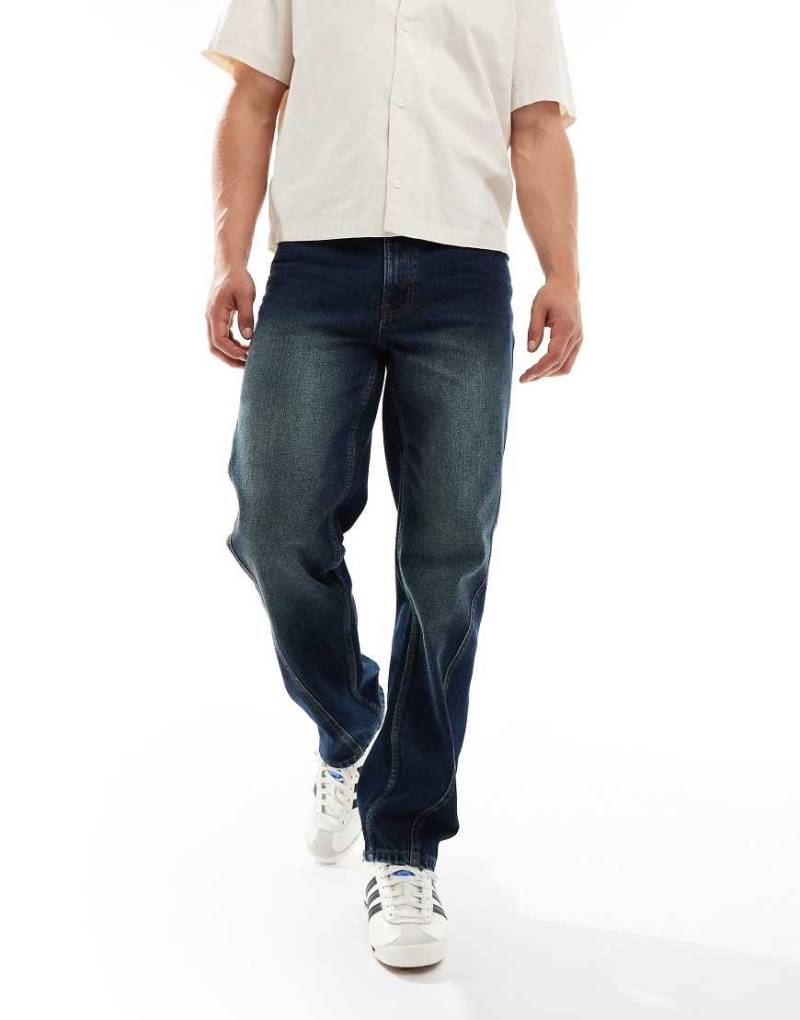 ASOS DESIGN - Jeans mit geradem Bein in verwaschenem Dunkelblau von ASOS DESIGN