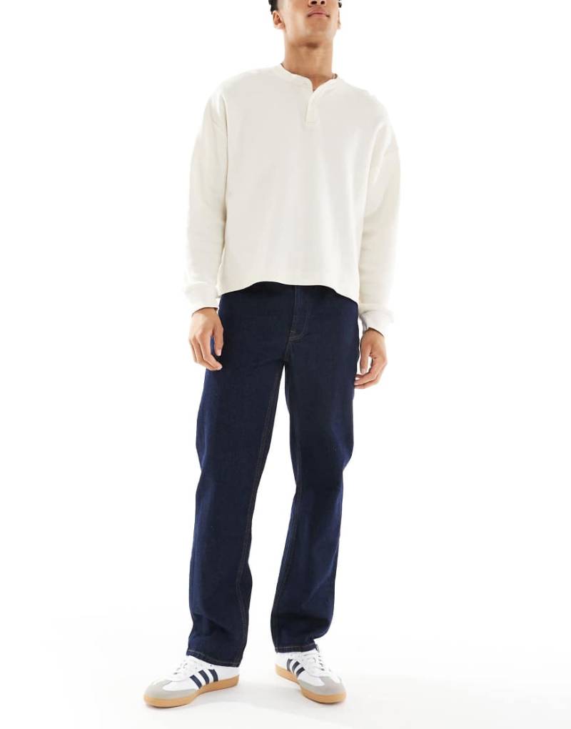 ASOS DESIGN - Jeans mit geradem Schnitt in Indigoblau von ASOS DESIGN
