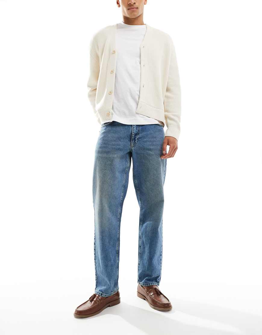 ASOS DESIGN - Jeans mit geradem Schnitt in hellblauer Waschung ASOS DESIGN - Jeans mit geradem Schnitt in hellblauer Waschung von ASOS DESIGN