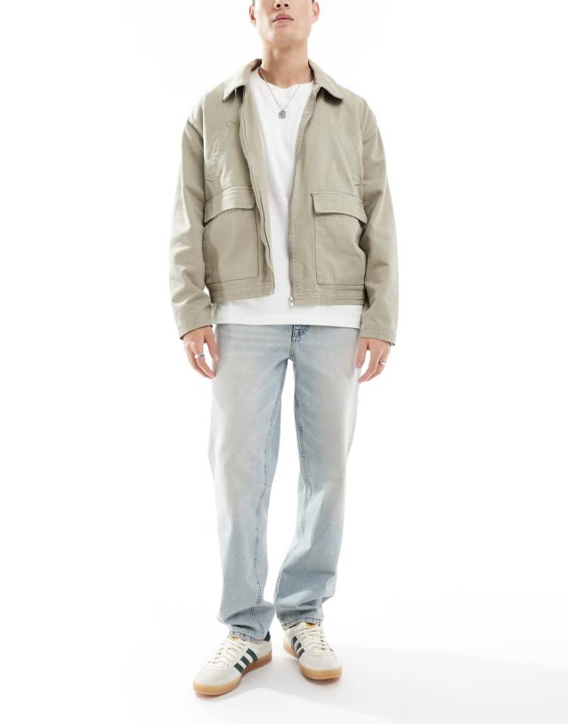 ASOS DESIGN - Jeans mit geradem Schnitt in hellblauer Waschung von ASOS DESIGN