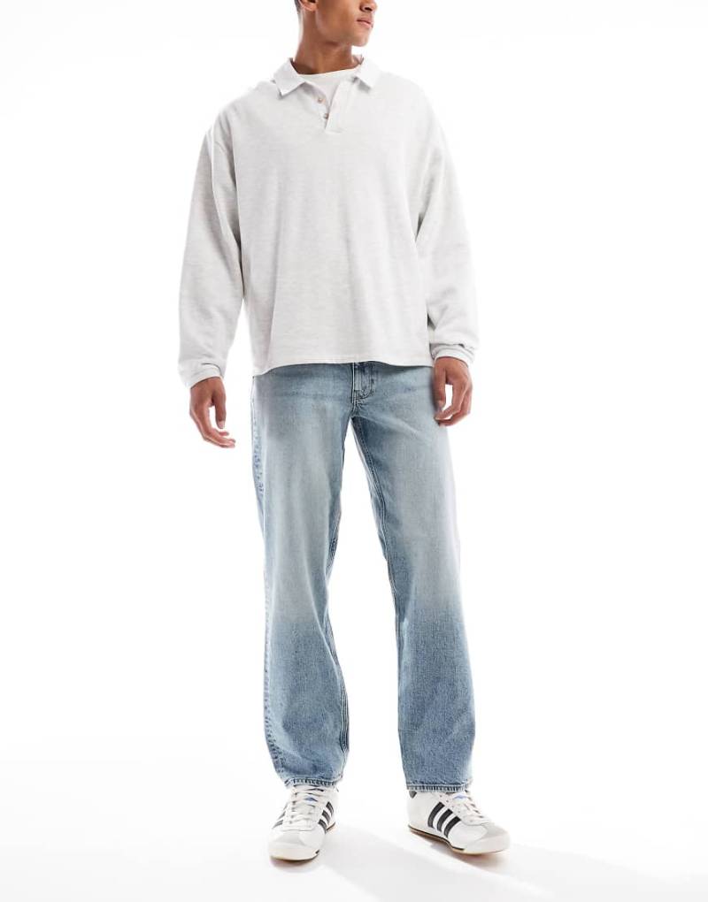ASOS DESIGN - Jeans mit geradem Schnitt in hellblauer Waschung von ASOS DESIGN