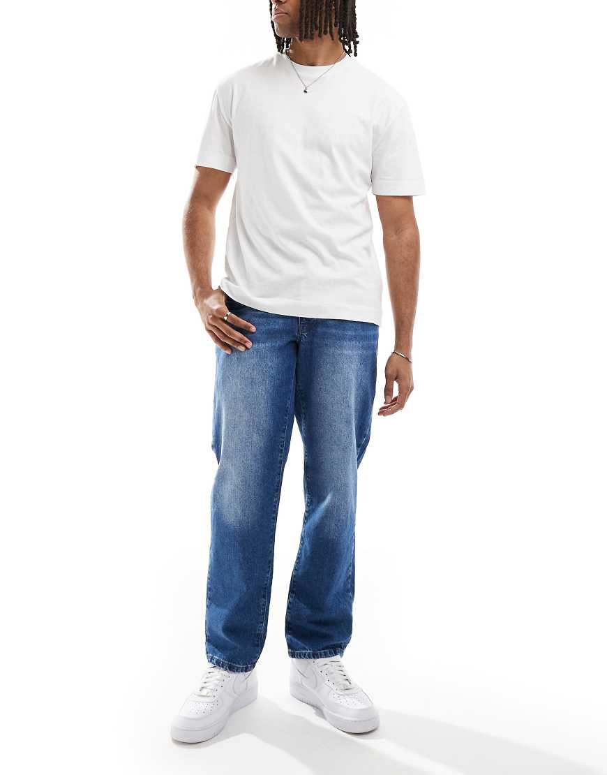ASOS DESIGN - Jeans mit geradem Schnitt in mittelblauer Waschung ASOS DESIGN - Jeans mit geradem Schnitt in mittelblauer Waschung von ASOS DESIGN
