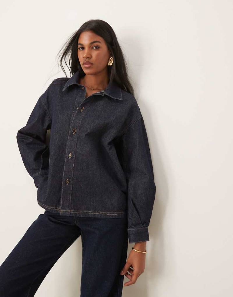 ASOS DESIGN - Jeanshemd in Indigoblau mit Puffärmeln von ASOS DESIGN