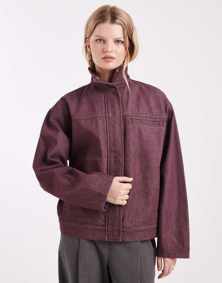 ASOS DESIGN - Jeansjacke in Pflaume mit Stehkragen-Rot von ASOS DESIGN