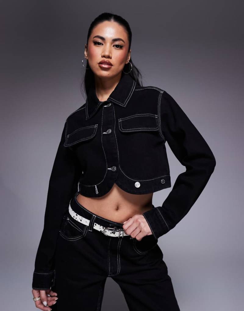 ASOS DESIGN - Jeansjacke in Schwarz mit Kontrastnaht von ASOS DESIGN