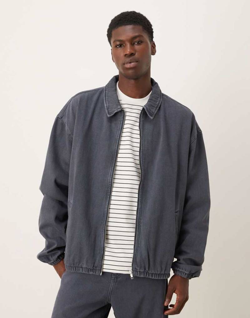 ASOS DESIGN - Jeansjacke in überfärbtem Blau, Kombiteil von ASOS DESIGN