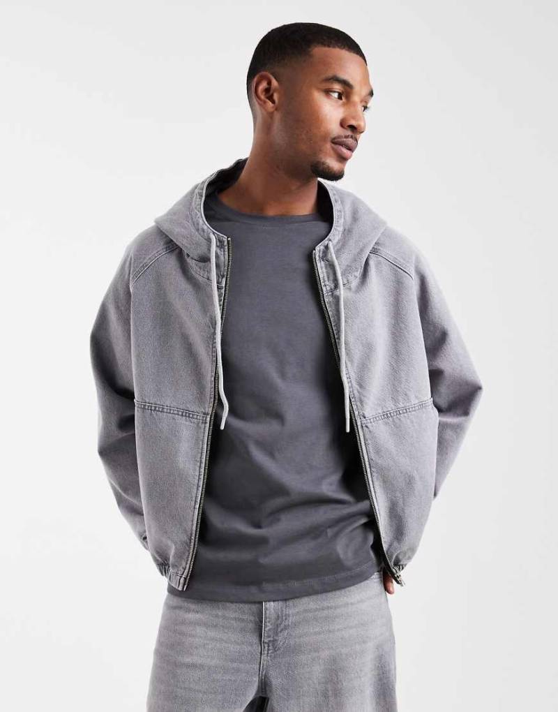 ASOS DESIGN - Jeansjacke in verwaschenem Grau mit Kapuze, Kombiteil von ASOS DESIGN