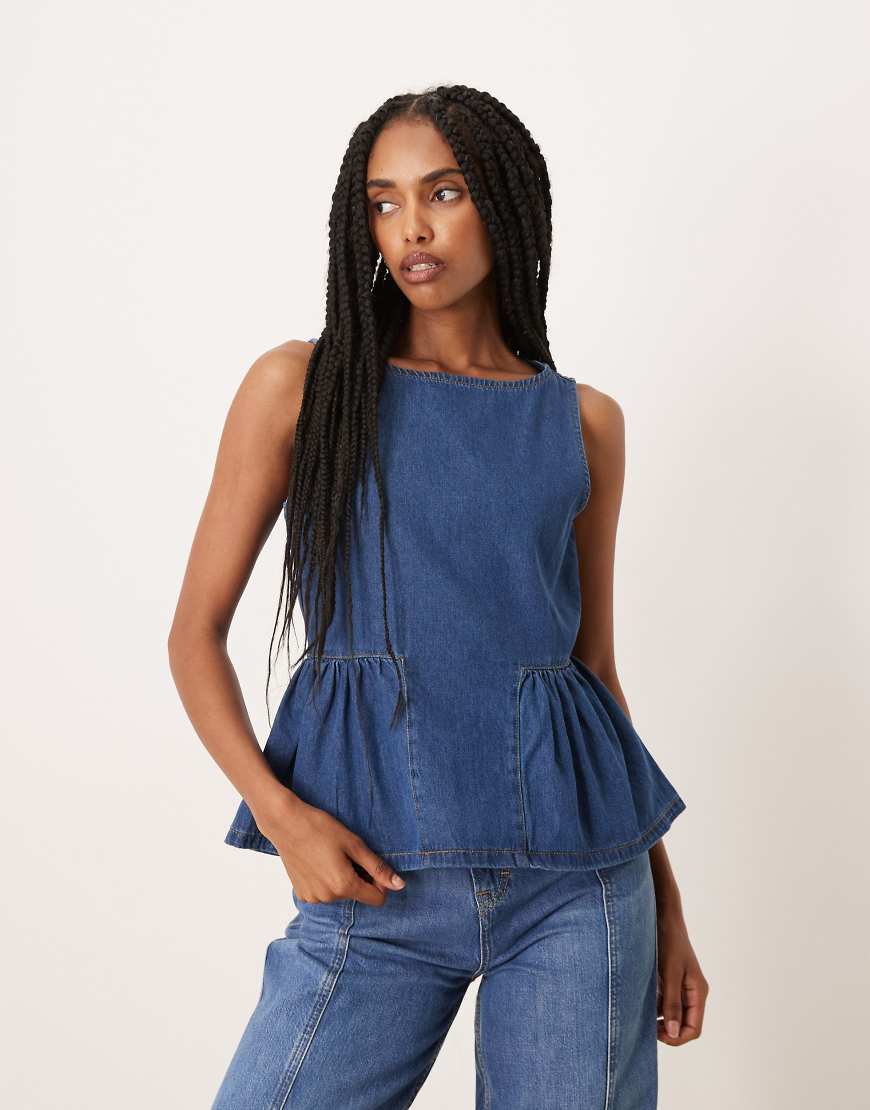 ASOS DESIGN - Jeansoberteil in Mittelblau mit tief angesetzter Taille und seitlichen Einsätzen ASOS DESIGN - Jeansoberteil in Mittelblau mit tief angesetzter Taille und seitlichen Einsätzen von ASOS DESIGN