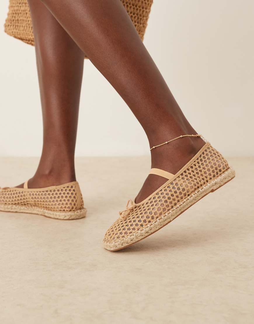 ASOS DESIGN - Jennie - Gewebte Espadrilles-Ballerinas in Natur-Neutral ASOS DESIGN - Jennie - Gewebte Espadrilles-Ballerinas in Natur-Neutral von ASOS DESIGN