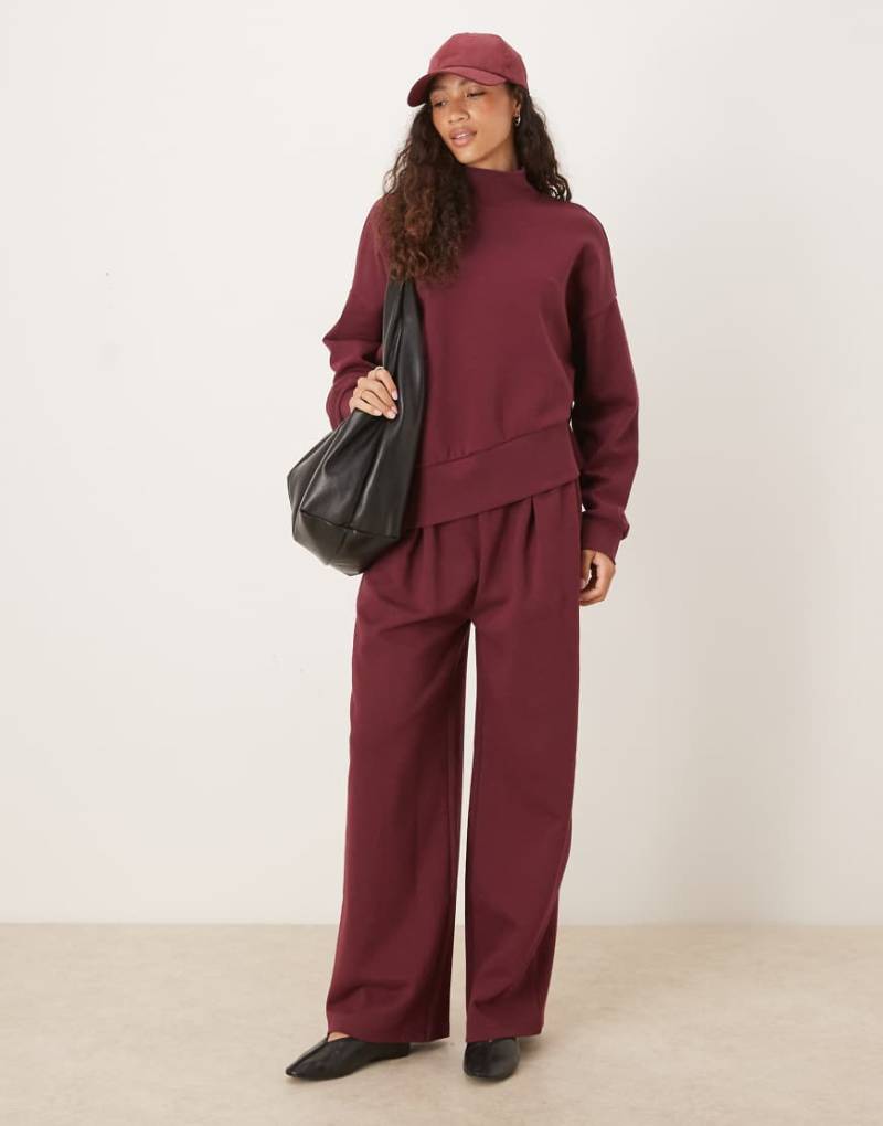 ASOS DESIGN - Jogginghose aus Interlock-Stoff in Pflaumenlila mit weitem Bein und breitem Bund von ASOS DESIGN
