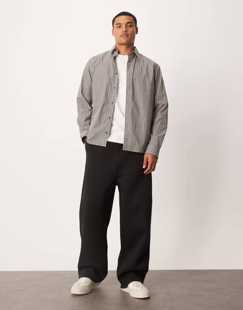 ASOS DESIGN - Jogginghose aus schwerem neoprenartigem Material in Schwarz mit weitem Bein von ASOS DESIGN