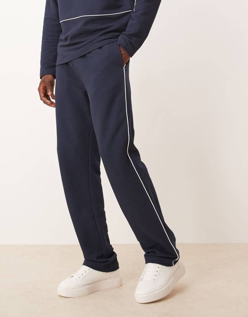 ASOS DESIGN - Jogginghose aus Pikee in Marineblau mit geradem Bein und seitlicher Paspelierung von ASOS DESIGN