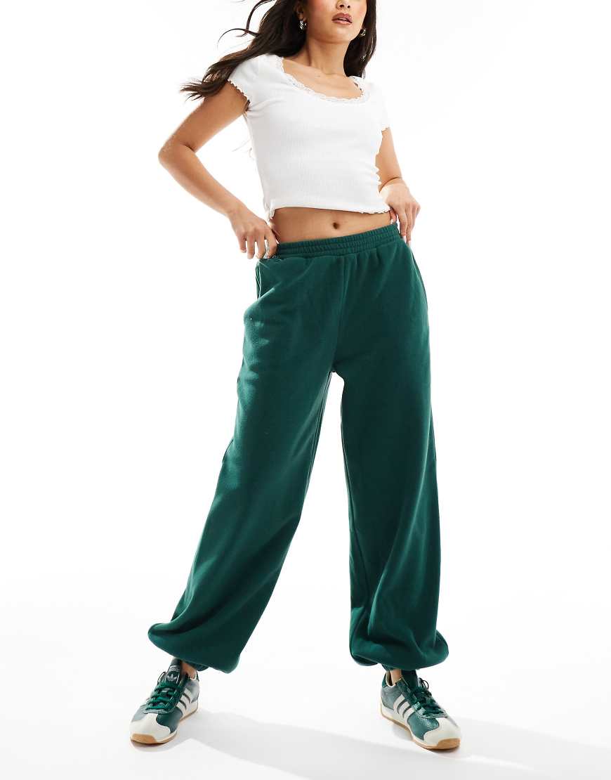 ASOS DESIGN - Polarfleece-Hose in Tannengrün, Kombiteil ASOS DESIGN - Polarfleece-Hose in Tannengrün, Kombiteil von ASOS DESIGN