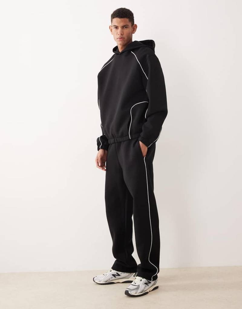 ASOS DESIGN - Jogginghose aus schwerem, neoprenartigem Material in Schwarz, mit geradem Schnitt und seitlicher Paspelierung von ASOS DESIGN