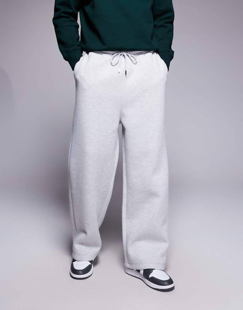 ASOS DESIGN - Jogginghose aus schwerem, neoprenartigem Material in meliertem Grau mit weitem Bein von ASOS DESIGN