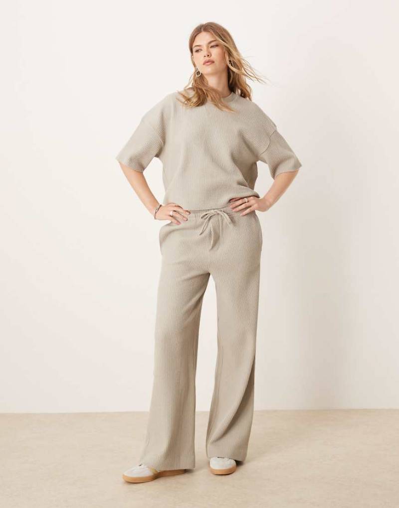 ASOS DESIGN - Jogginghose aus schwerem Material mit Waffelstruktur in hellem Khaki-Grün von ASOS DESIGN