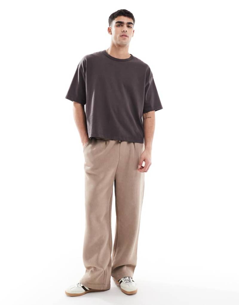 ASOS DESIGN - Jogginghose hellbrauner Waschung mit weitem Bein von ASOS DESIGN