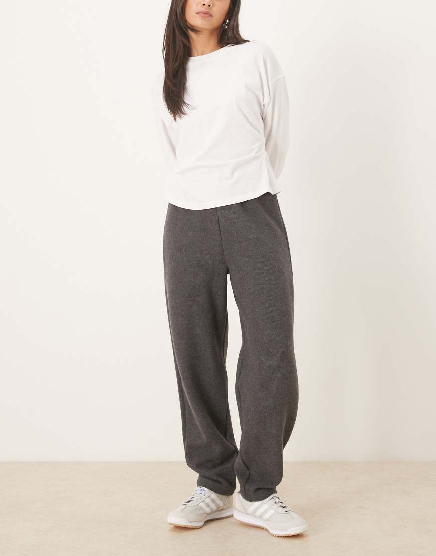 ASOS DESIGN - Jogginghose in Anthrazit mit weitem, abgerundetem Bein, Kombiteil-Grau von ASOS DESIGN