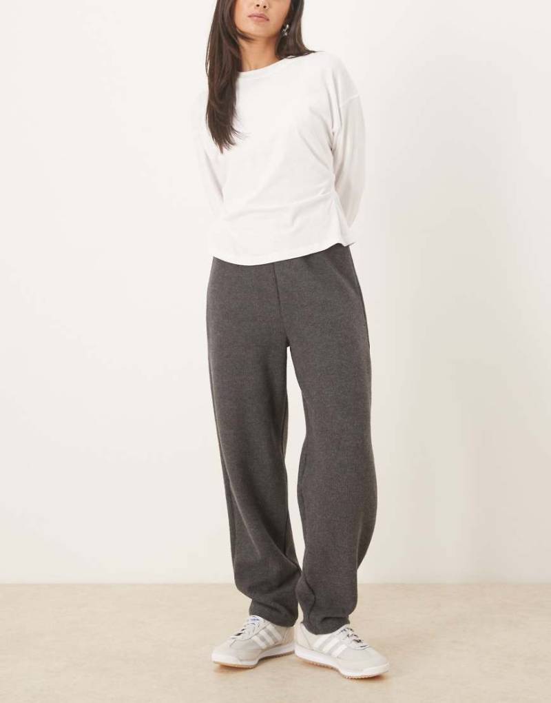 ASOS DESIGN - Jogginghose in Anthrazit mit weitem, abgerundetem Bein, Kombiteil-Grau von ASOS DESIGN