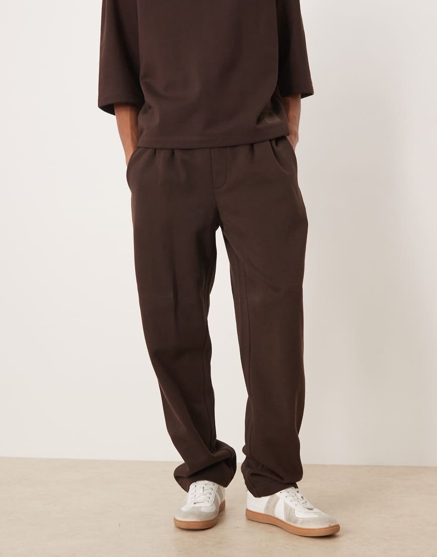 ASOS DESIGN - Jogginghose in Braun mit geradem Bein und Bundfalten-Brown von ASOS DESIGN