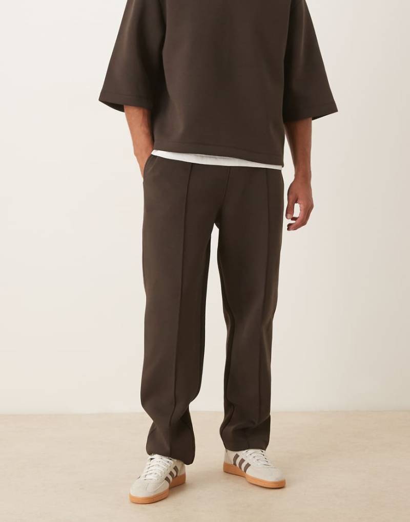 ASOS DESIGN - Jogginghose in Braun mit geradem Schnitt und Biesen-Brown von ASOS DESIGN