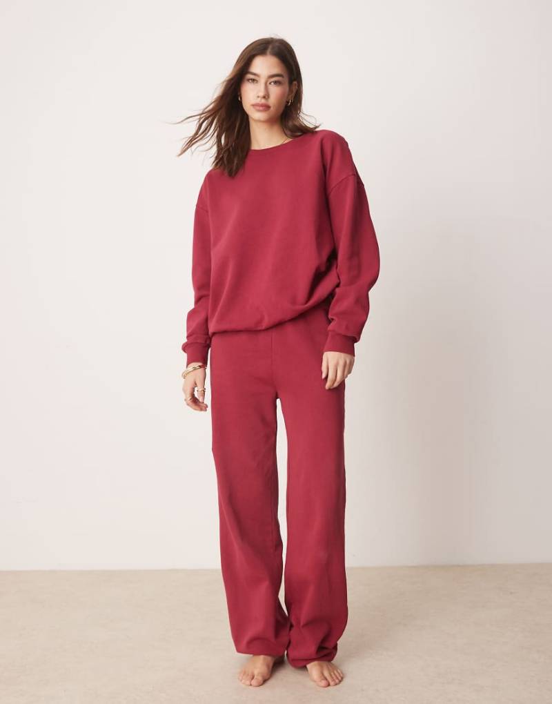 ASOS DESIGN - Jogginghose in Burgunderrot mit Acid-Waschung, Kombiteil von ASOS DESIGN