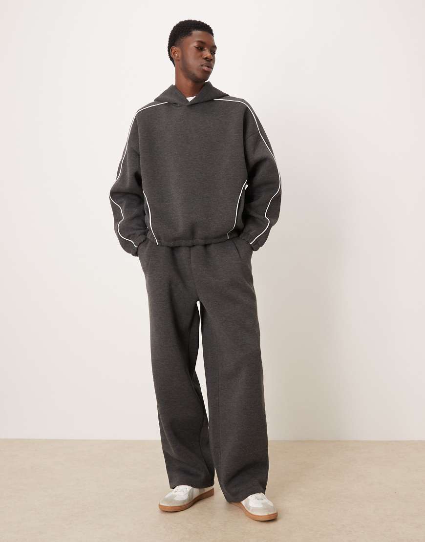 ASOS DESIGN - Jogginghose in Dunkelgrau mit weitem Bein und seitlicher Paspelierung, Kombiteil ASOS DESIGN - Jogginghose in Dunkelgrau mit weitem Bein und seitlicher Paspelierung, Kombiteil von ASOS DESIGN