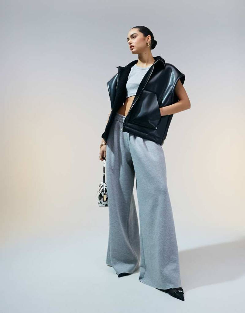ASOS DESIGN - Jogginghose in Grau meliert mit extrem weitem Bein von ASOS DESIGN