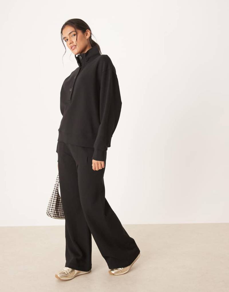 ASOS DESIGN - Jogginghose in Grün mit weitem Bein und Biesen-Detail, Kombiteil-Schwarz von ASOS DESIGN