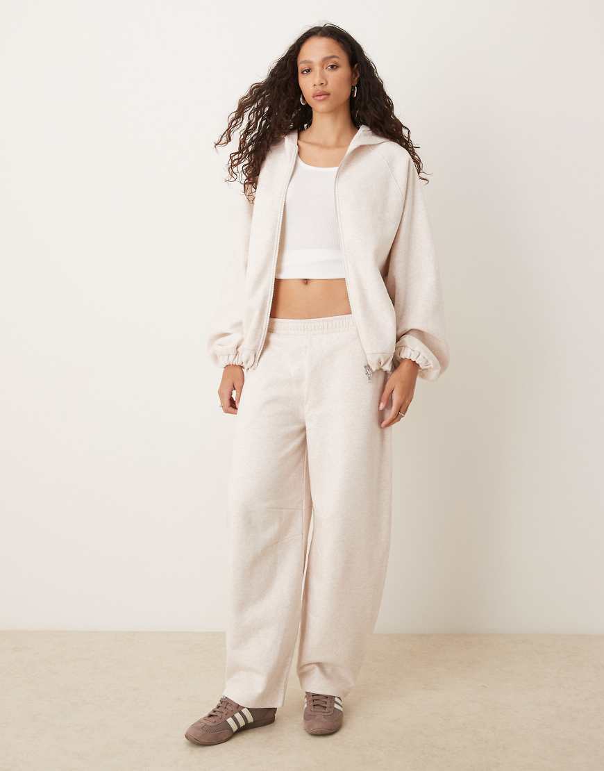 ASOS DESIGN - Jogginghose in Haferbeige mit abgerundetem Beinschnitt, Kombiteil-Neutral von ASOS DESIGN