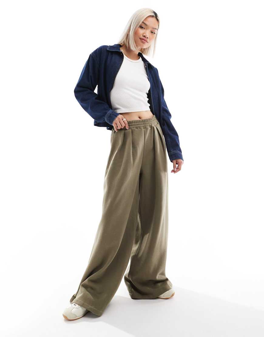 ASOS DESIGN - Jogginghose in Khaki mit extrem weitem Bein-Grün von ASOS DESIGN