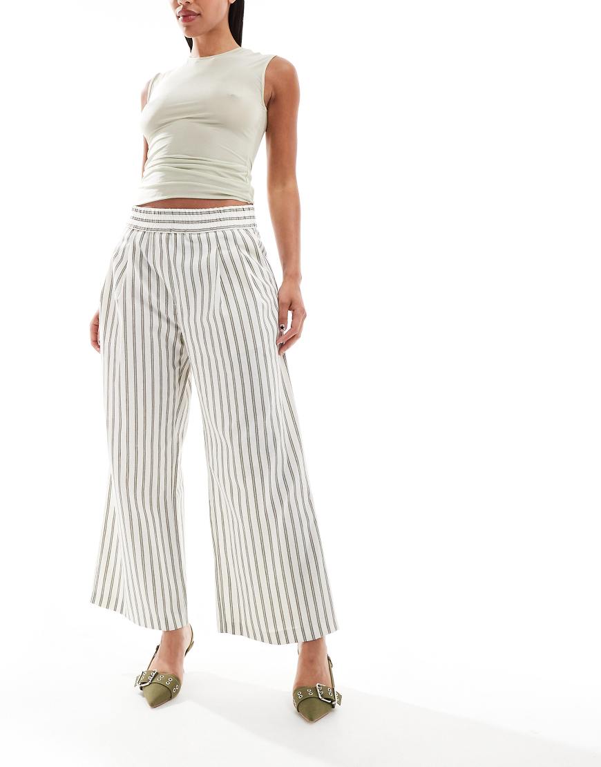 ASOS DESIGN - Jogginghose in Leinenoptik in Khaki mit Streifen-Bunt ASOS DESIGN - Jogginghose in Leinenoptik in Khaki mit Streifen-Bunt von ASOS DESIGN