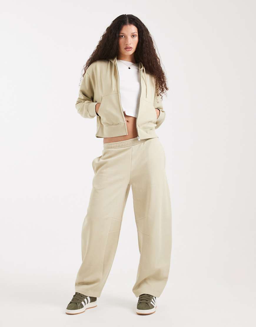 ASOS DESIGN - Jogginghose in Olivgrün mit weicher Innenseite und abgerundetem Beinschnitt von ASOS DESIGN