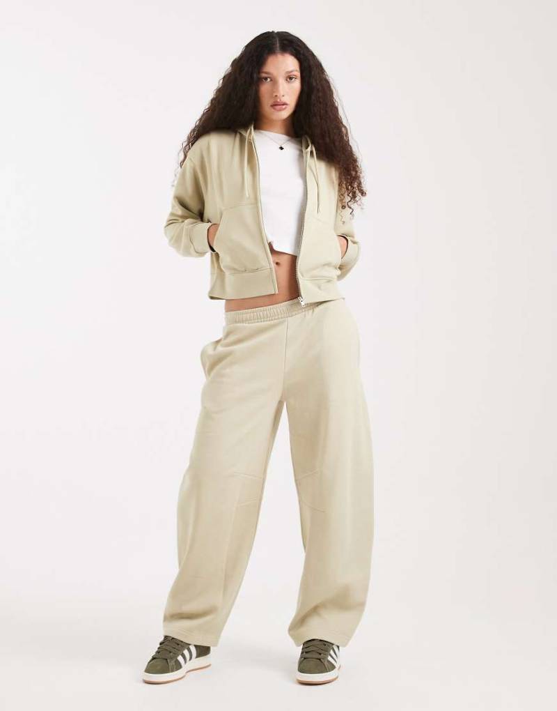 ASOS DESIGN - Jogginghose in Olivgrün mit weicher Innenseite und abgerundetem Beinschnitt von ASOS DESIGN