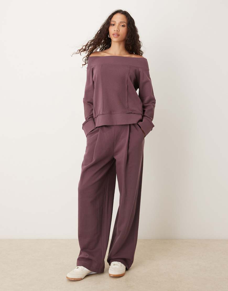 ASOS DESIGN - Jogginghose in Pflaume mit abgerundetem Beinschnitt und Waffelstruktur-Einsatz, Kombiteil-Lila von ASOS DESIGN