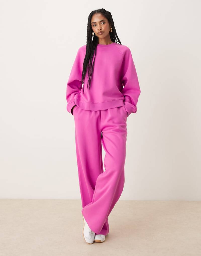 ASOS DESIGN - Jogginghose in Rosa mit weicher Innenseite und weitem Bein von ASOS DESIGN