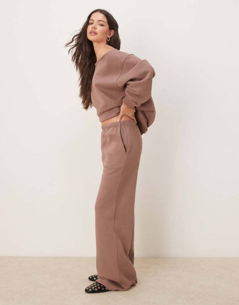 ASOS DESIGN - Jogginghose in Schokobraun mit geradem Schnitt, Kombiteil von ASOS DESIGN