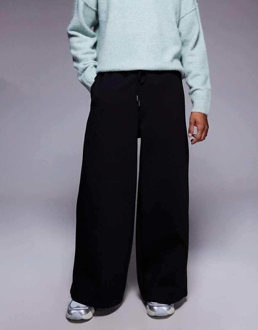 ASOS DESIGN - Jogginghose in Schwarz mit sehr weitem Bein aus neoprenartigem Stoff von ASOS DESIGN