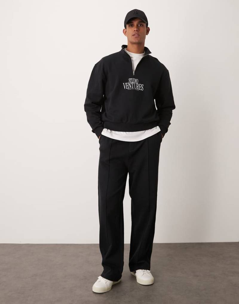 ASOS DESIGN - Jogginghose in Schwarz mit weitem Bein, Bundfaltendetails und Reißverschluss von ASOS DESIGN