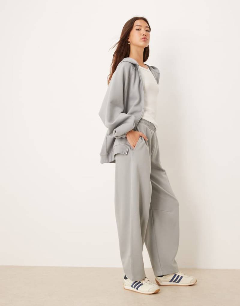 ASOS DESIGN - Jogginghose in Staubblau mit abgerundetem Beinschnitt, Kombiteil ASOS DESIGN - Jogginghose in Staubblau mit abgerundetem Beinschnitt, Kombiteil von ASOS DESIGN