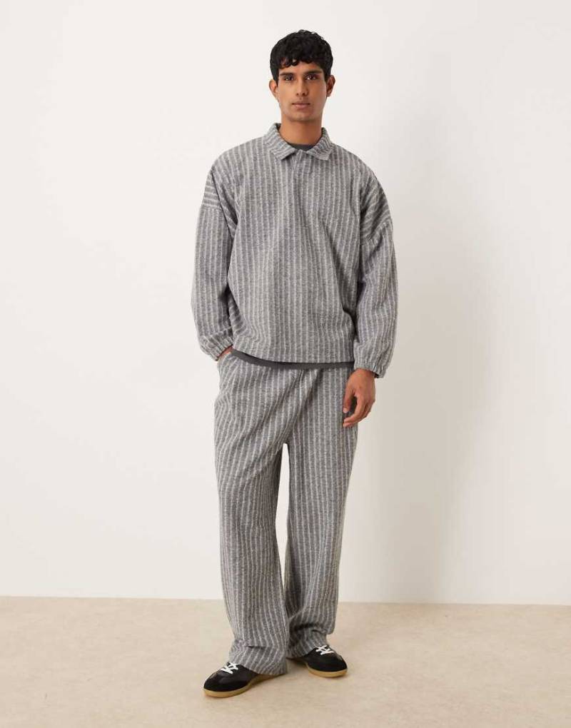 ASOS DESIGN - Jogginghose in grauer Wolloptik mit weitem Bein, Kombiteil ASOS DESIGN - Jogginghose in grauer Wolloptik mit weitem Bein, Kombiteil von ASOS DESIGN