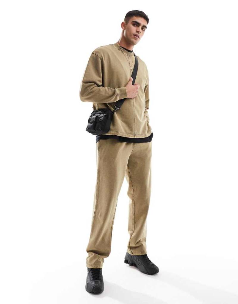 ASOS DESIGN - Gerade geschnittene Jogginghose in verwaschenem Braun, Kombiteil von ASOS DESIGN