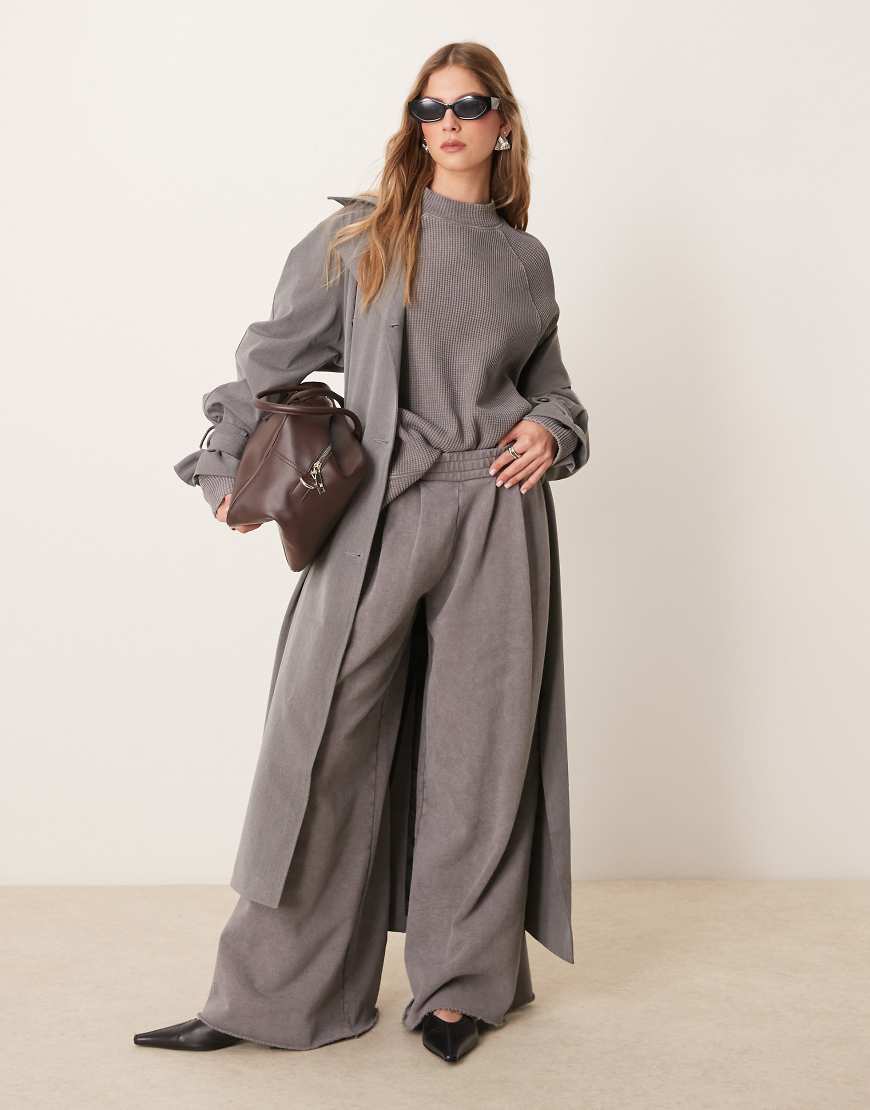 ASOS DESIGN - Jogginghose in verwaschenem Grau mit extrem weitem Bein von ASOS DESIGN