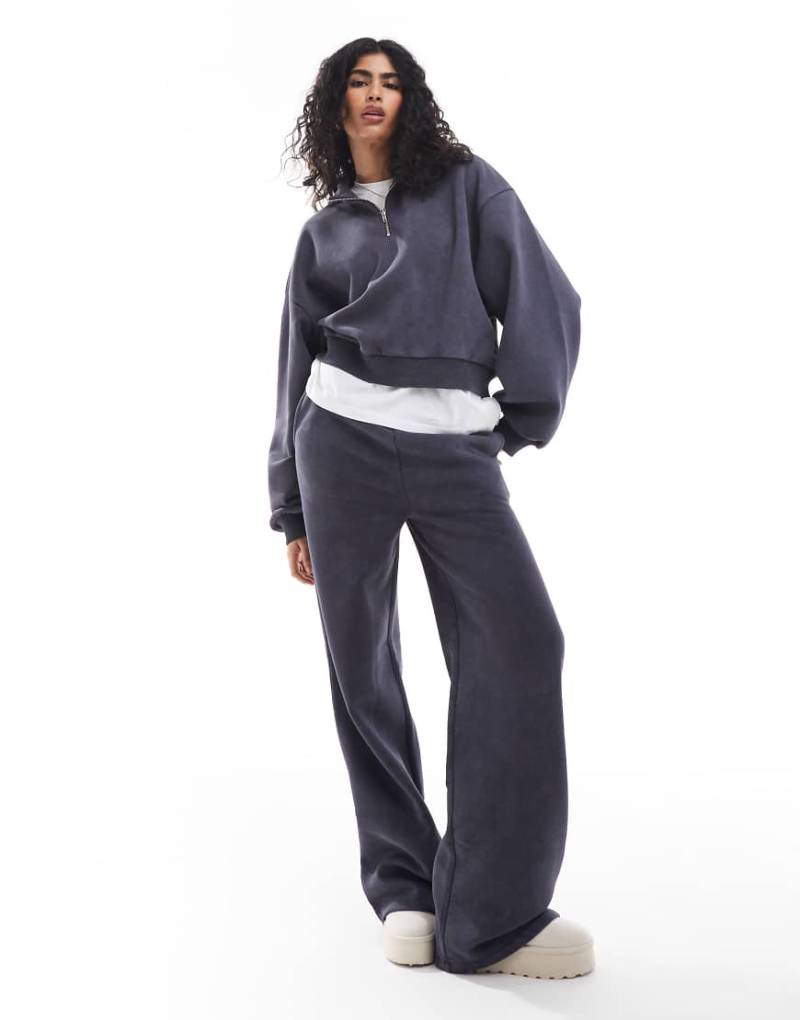 ASOS DESIGN - Jogginghose in verwaschenem Grau mit weitem Bein, Kombiteil von ASOS DESIGN