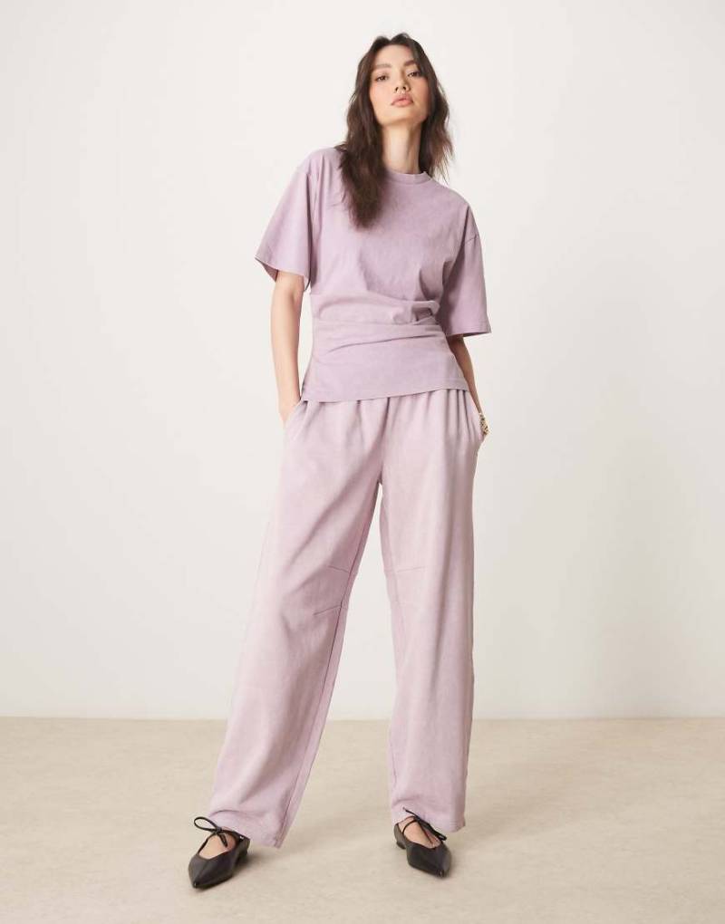 ASOS DESIGN - Jogginghose in verwaschenem Malve mit Barrel-Leg-Schnitt, Kombiteil-Lila von ASOS DESIGN