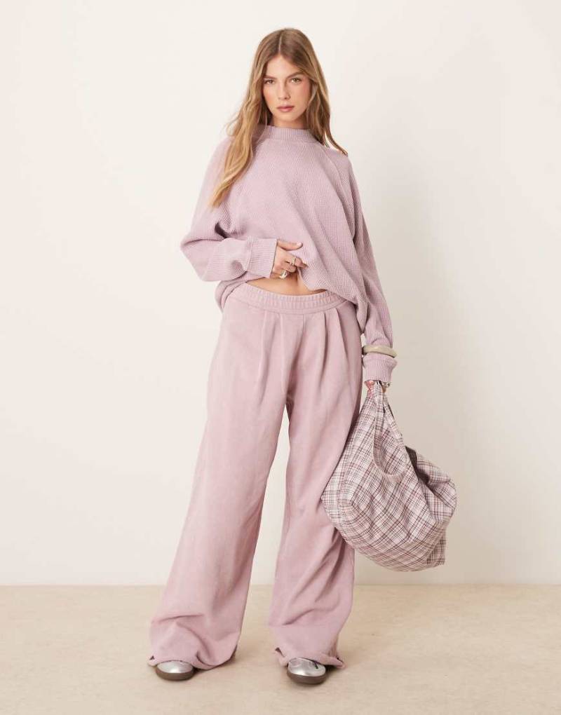 ASOS DESIGN - Jogginghose in verwaschenem Malve mit extrem weitem Bein-Lila von ASOS DESIGN
